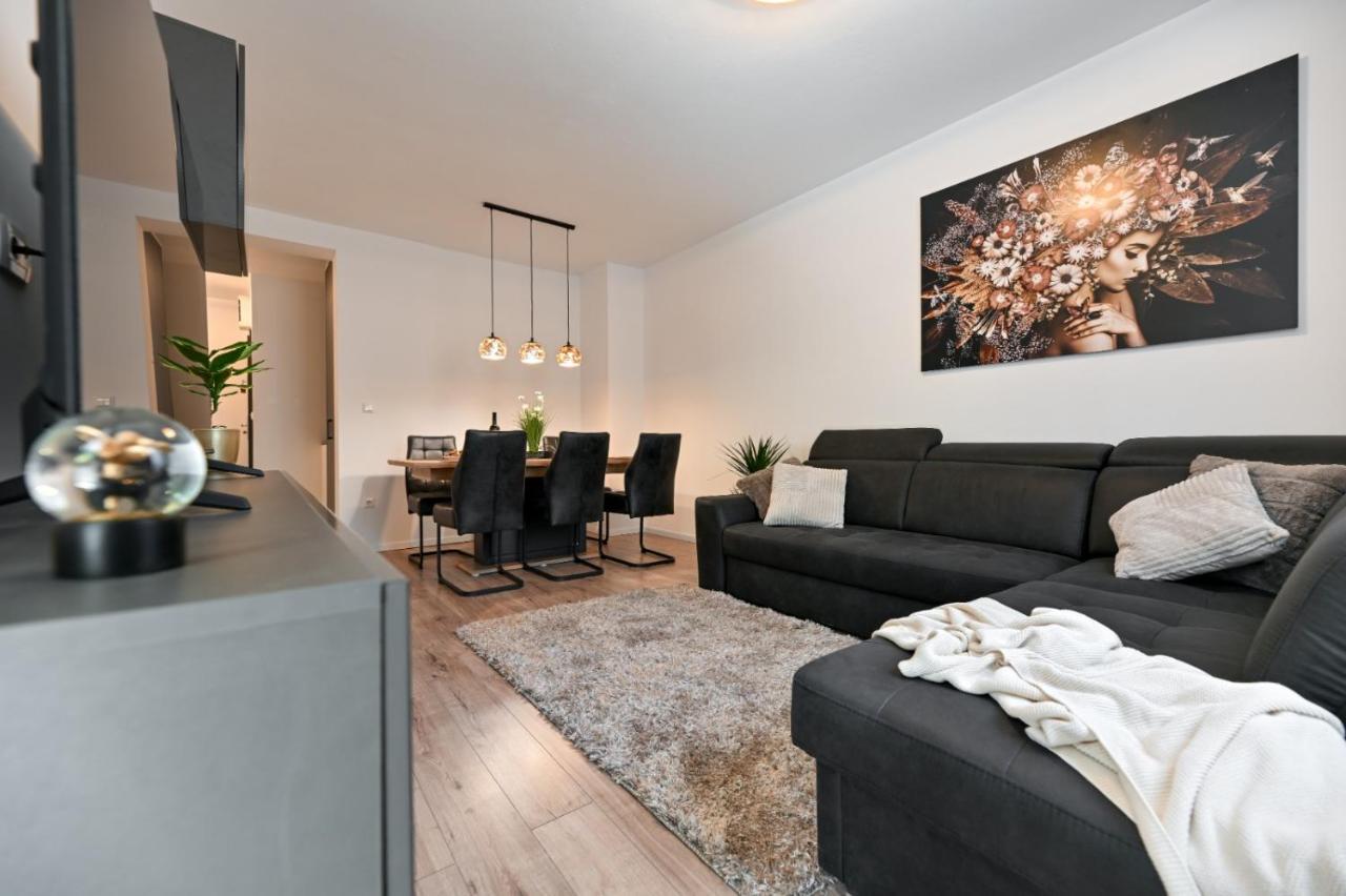 Newly Renovated Luce Apartment *